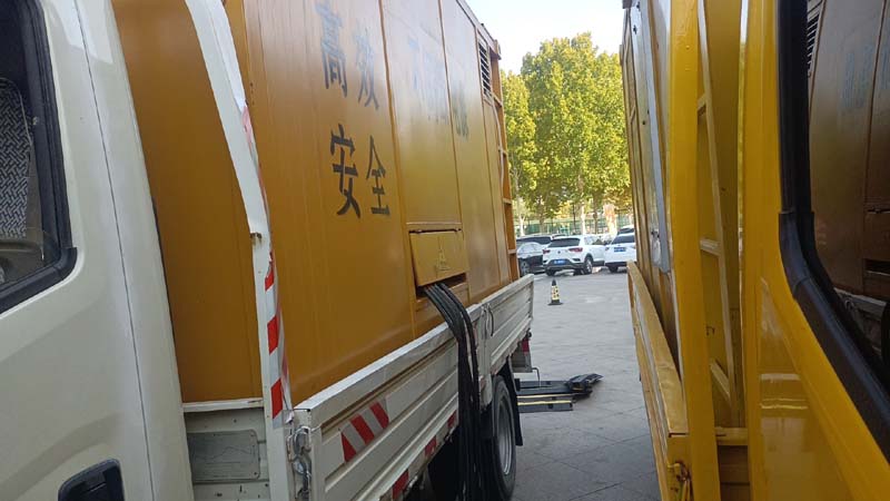 芦山如何判断柴油发电机组和UPS电源的切换时间是否符合要求？